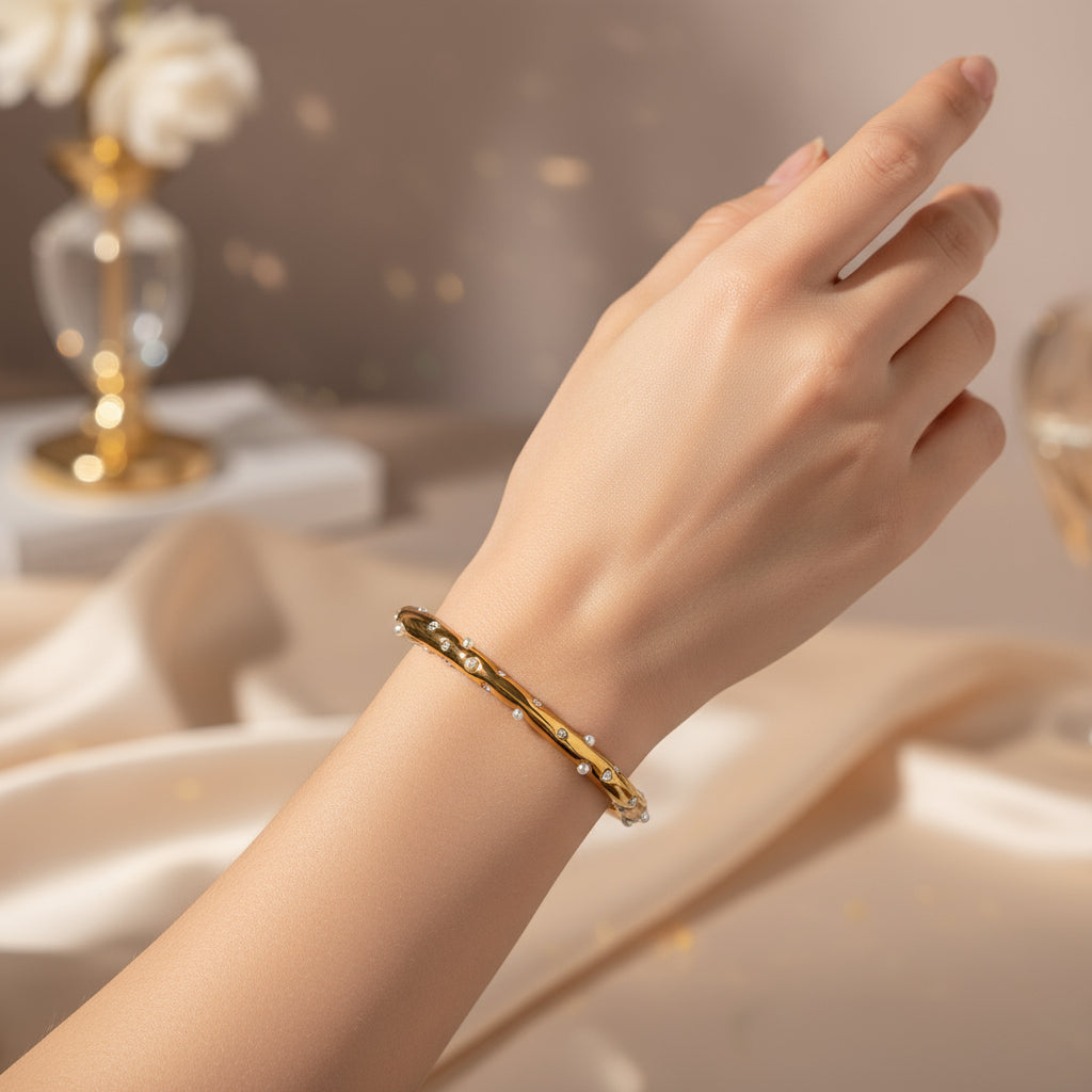 Gold bracelet with measurements and weight on a white background