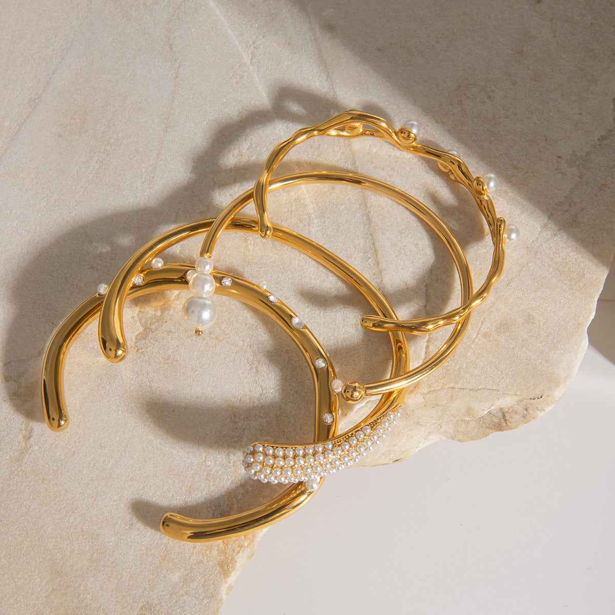 Minimal Cuff  Bracelet – Gold Edition